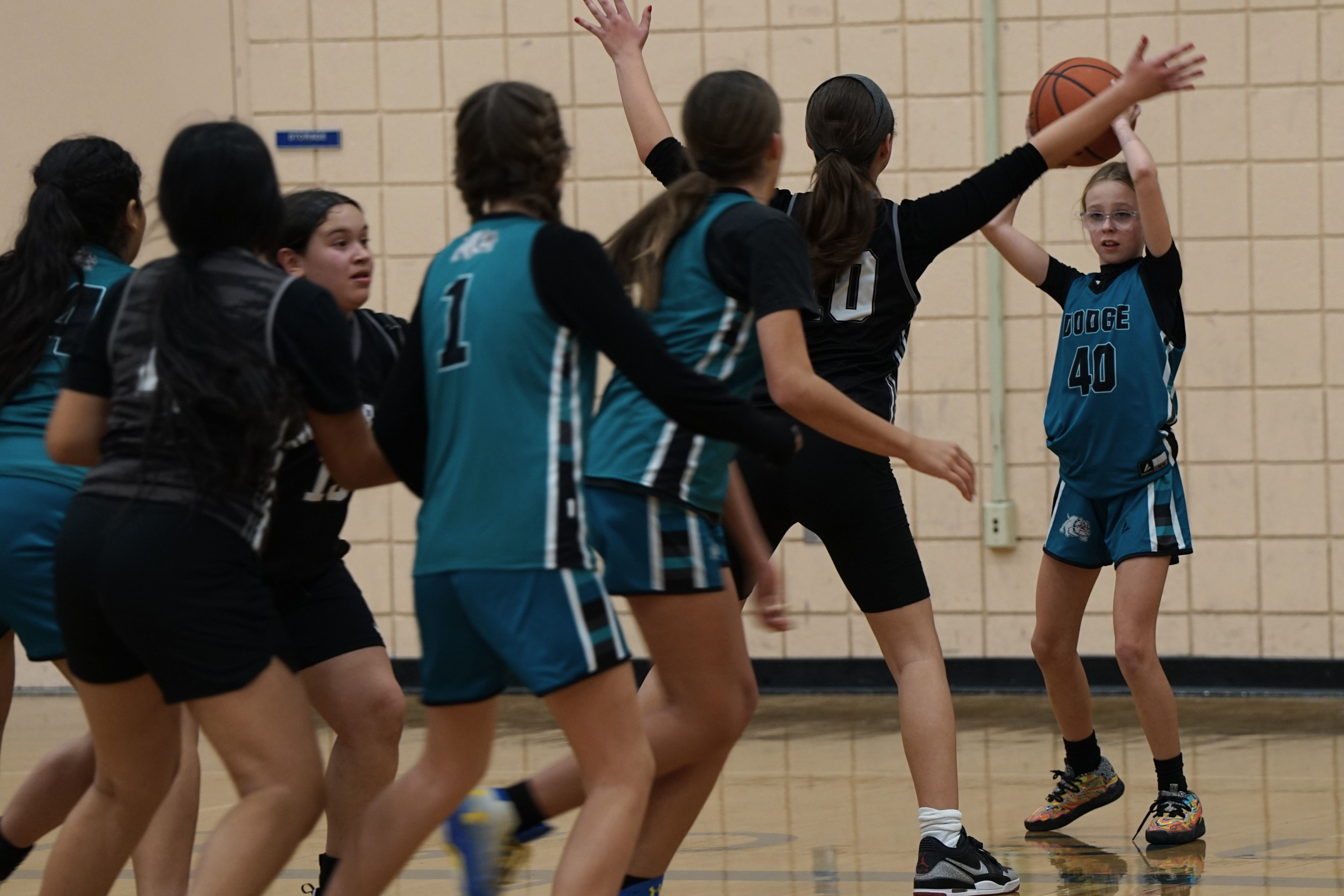 A Bulldogs player tries to pass the ball to her teammates